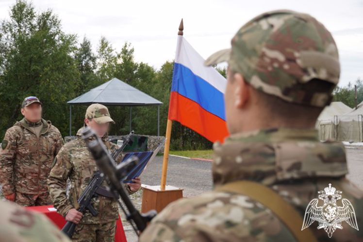 В Мурманске молодые сотрудники ОМОН «Медведь» Росгвардии торжественно приняли присягу
